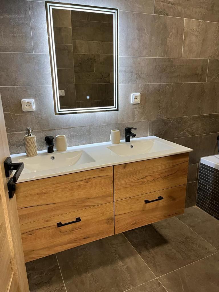 Apartmany Tobias Besiny Ngoại thất bức ảnh